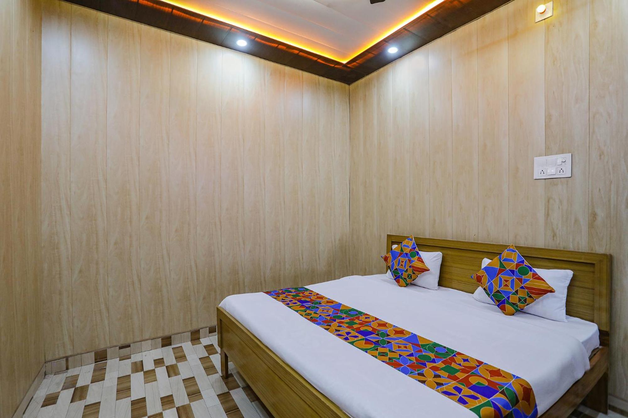 Fabexpress Shree Ram Aadhar 900 Mtr From Ram Mandir Hotell Ayodhya Eksteriør bilde