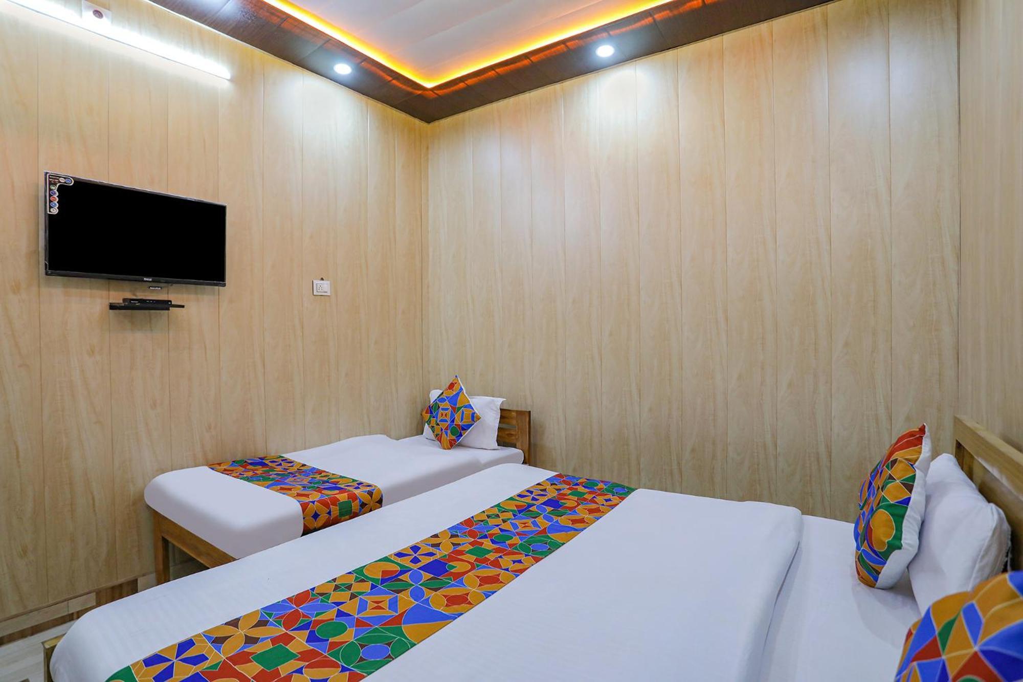 Fabexpress Shree Ram Aadhar 900 Mtr From Ram Mandir Hotell Ayodhya Eksteriør bilde