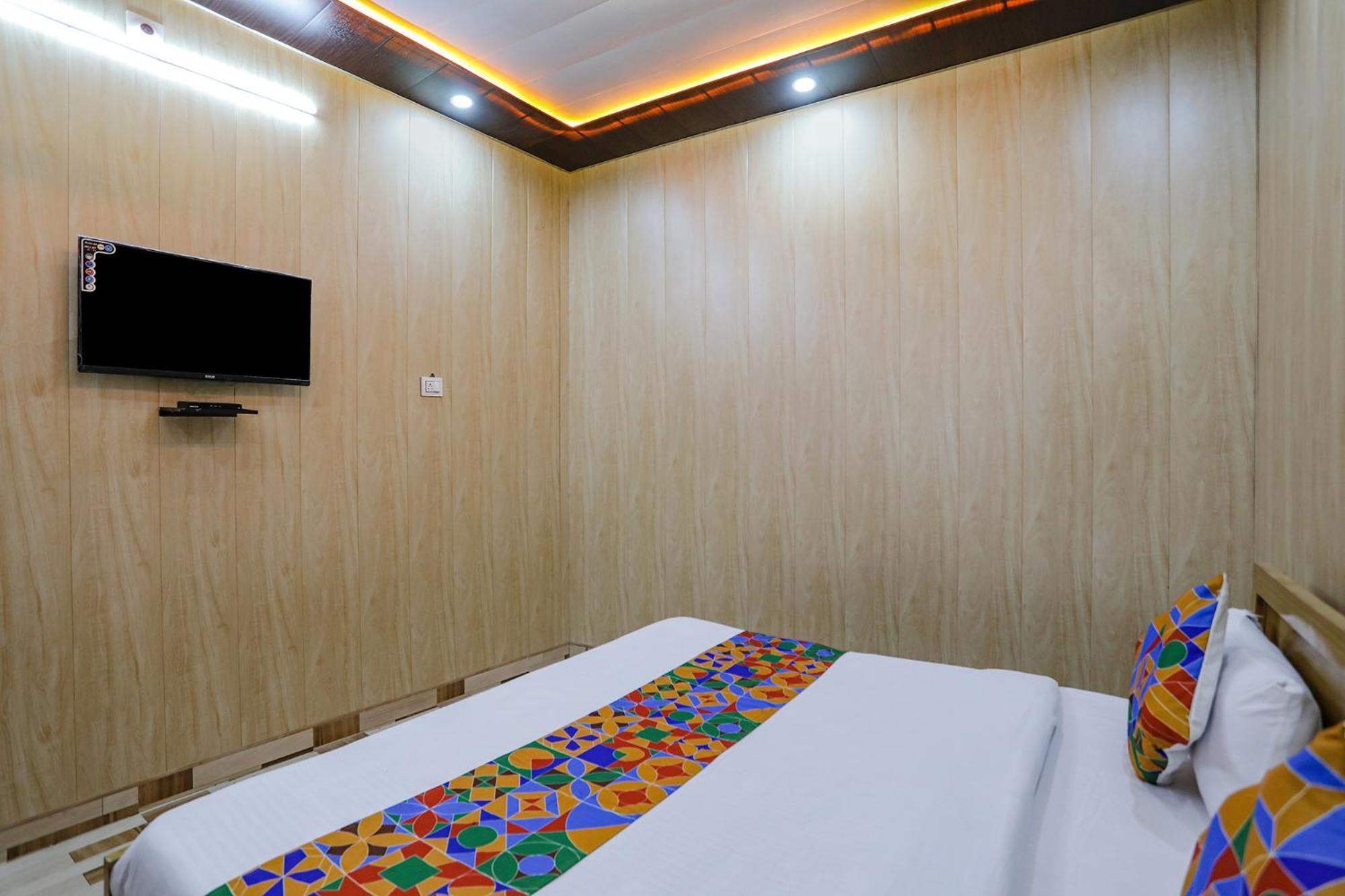Fabexpress Shree Ram Aadhar 900 Mtr From Ram Mandir Hotell Ayodhya Eksteriør bilde