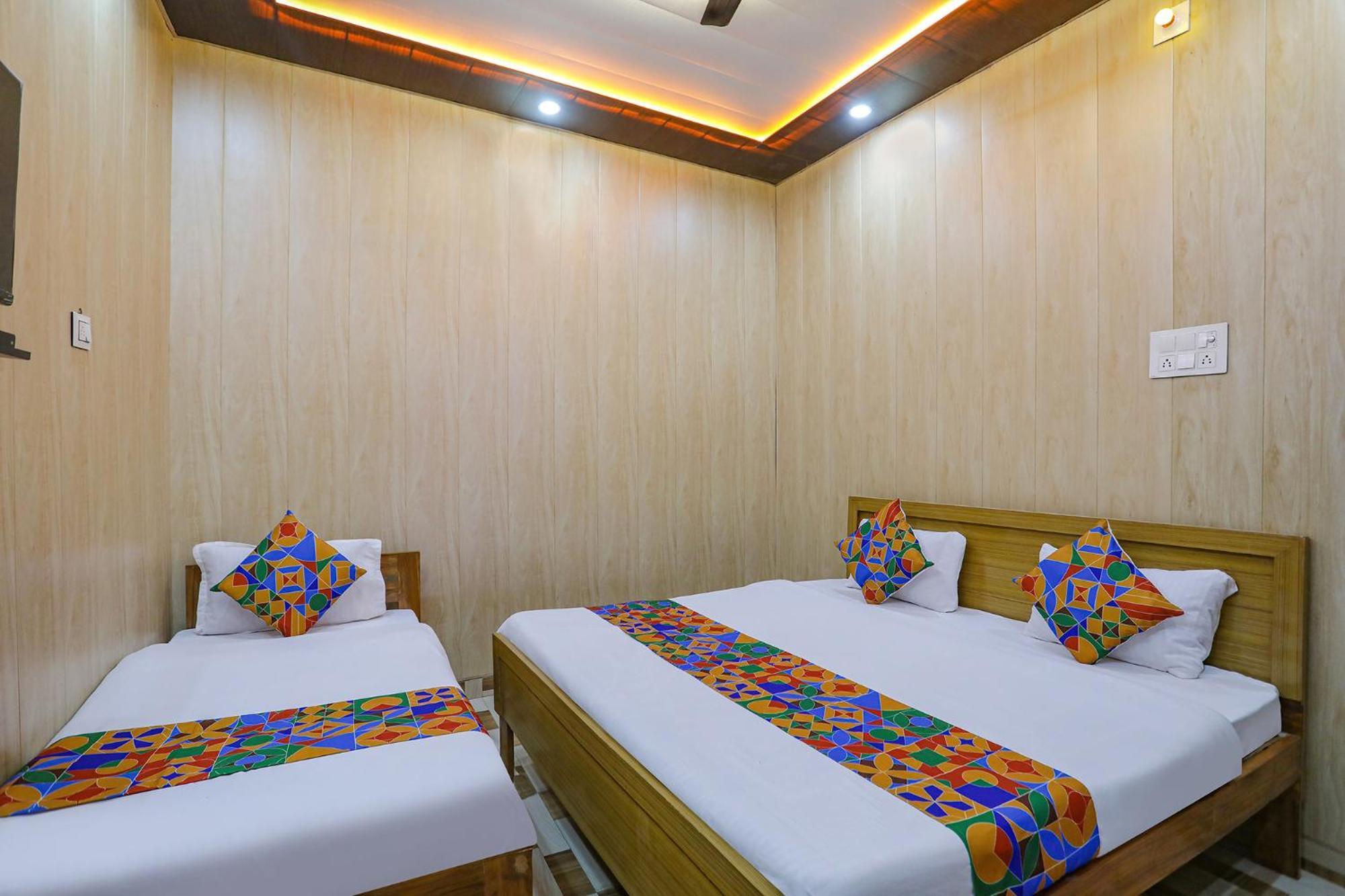 Fabexpress Shree Ram Aadhar 900 Mtr From Ram Mandir Hotell Ayodhya Eksteriør bilde